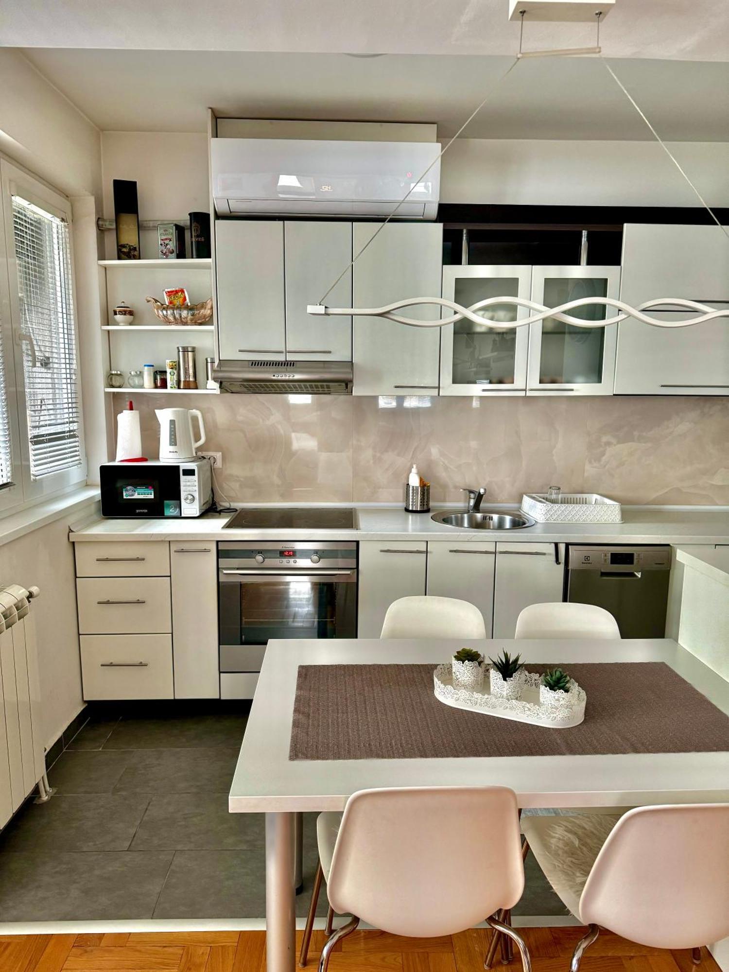 Appartamento Modern & Cozy Skopje Esterno foto