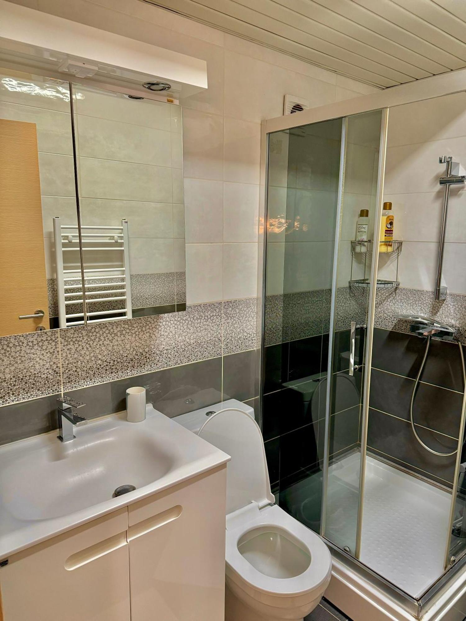 Appartamento Modern & Cozy Skopje Esterno foto